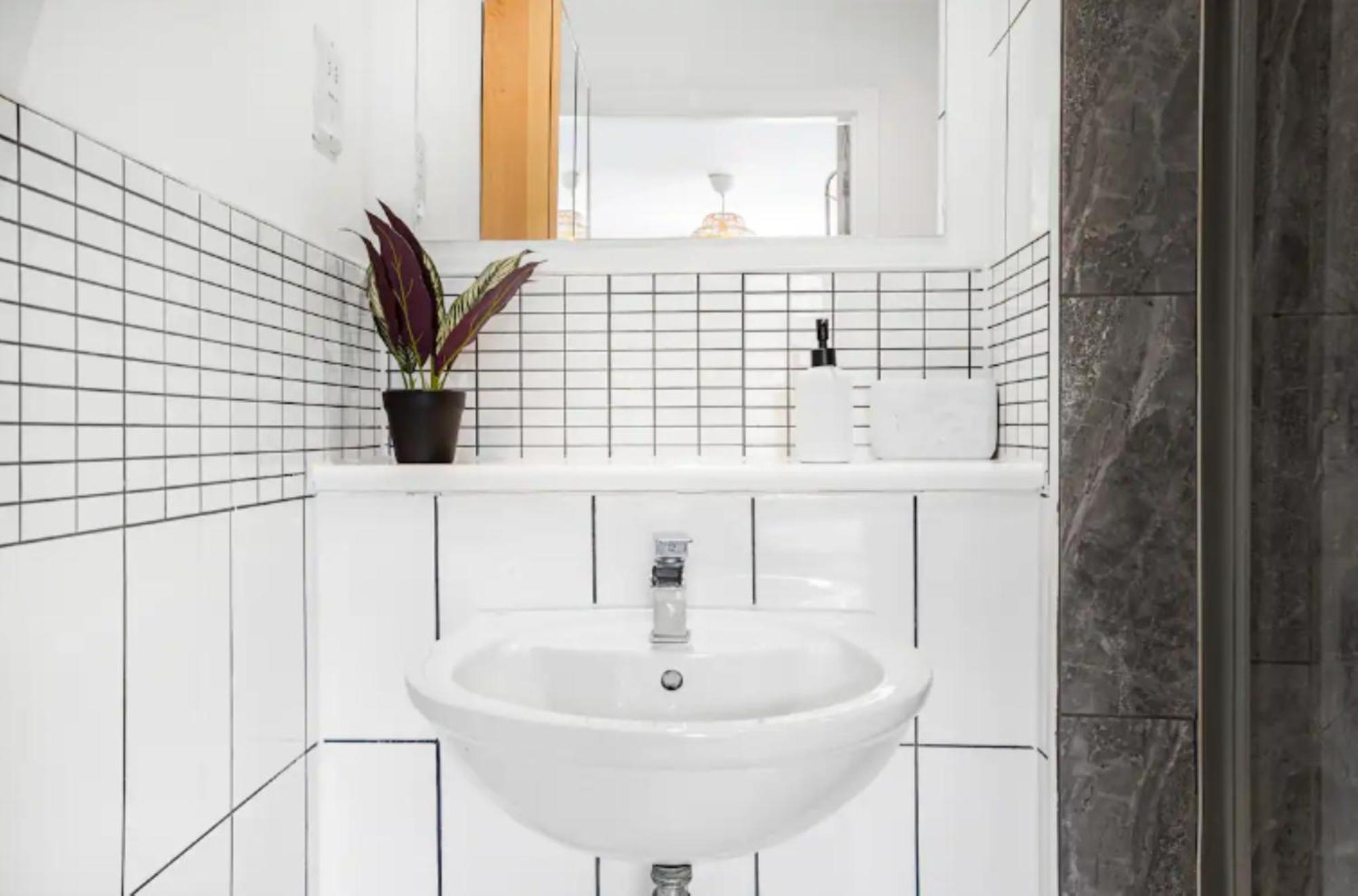 Oriental Suite 2 Bed 2 Bath Netflix And Free Parking, Games- Maihom Бирмингем Экстерьер фото