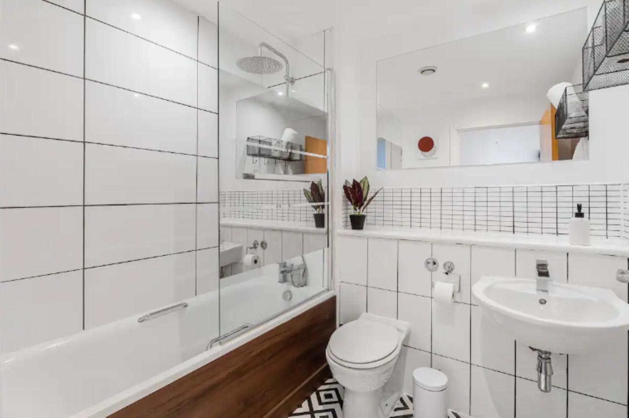 Oriental Suite 2 Bed 2 Bath Netflix And Free Parking, Games- Maihom Бирмингем Экстерьер фото