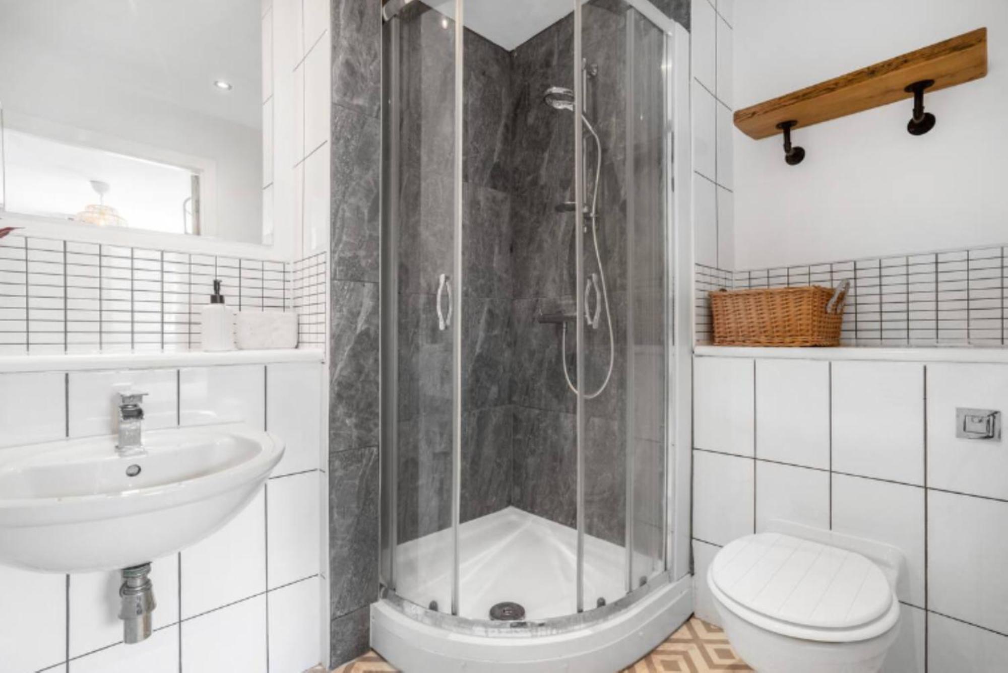 Oriental Suite 2 Bed 2 Bath Netflix And Free Parking, Games- Maihom Бирмингем Экстерьер фото